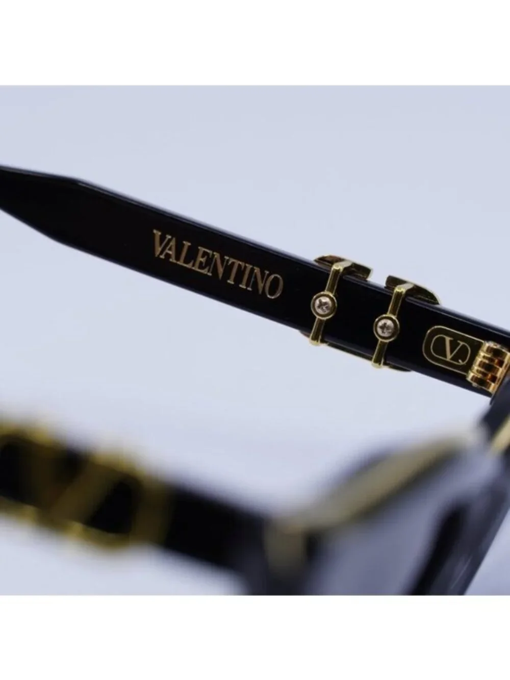 Valentino V-GOLDCUT-II VLS-114A Sunglasses Black/Yellow Gold Cat Eye Frame